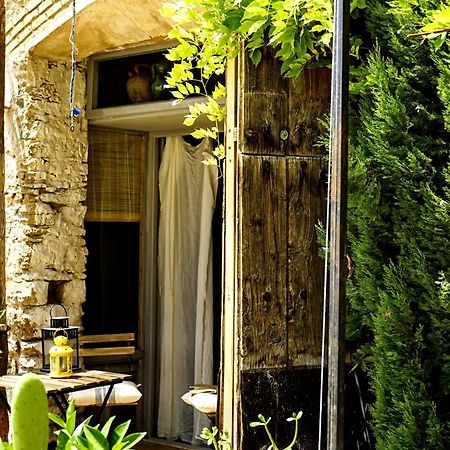Can Tat, Loft In A Old Coach House Sant Jordi Desvalls Exterior photo