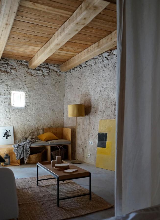 Can Tat, Loft In A Old Coach House Sant Jordi Desvalls Exterior photo