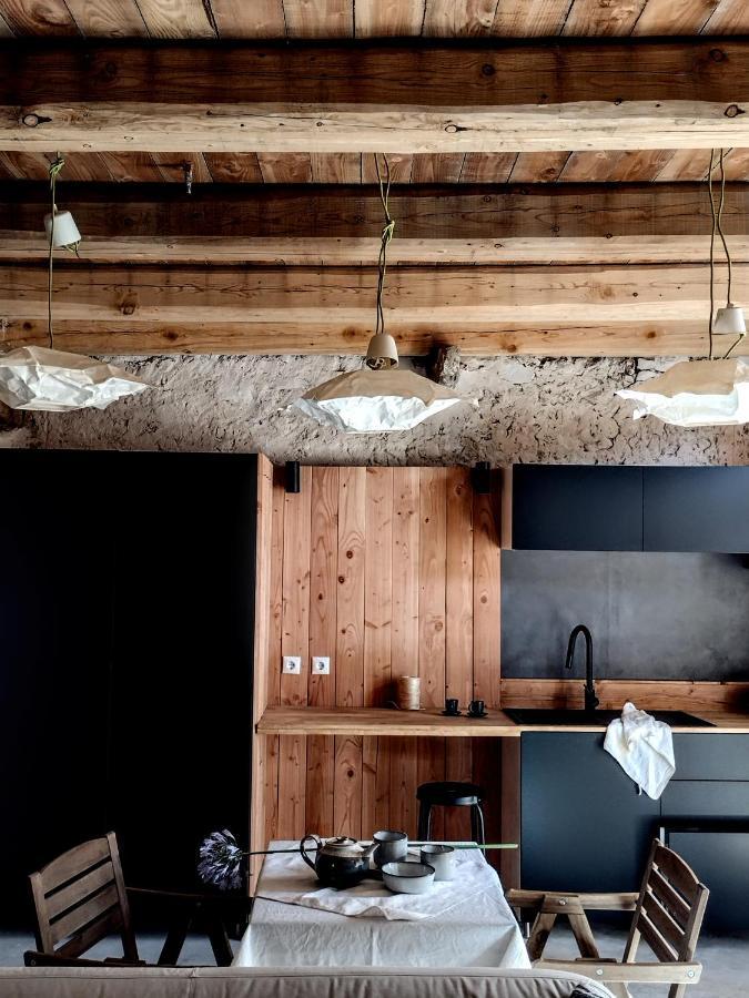 Can Tat, Loft In A Old Coach House Sant Jordi Desvalls Exterior photo
