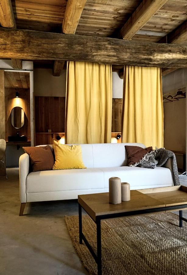 Can Tat, Loft In A Old Coach House Sant Jordi Desvalls Exterior photo