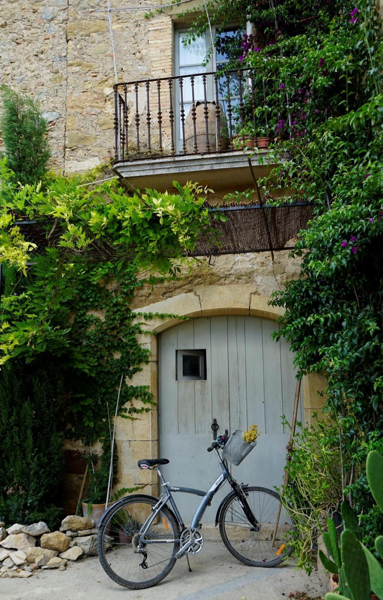 Can Tat, Loft In A Old Coach House Sant Jordi Desvalls Exterior photo
