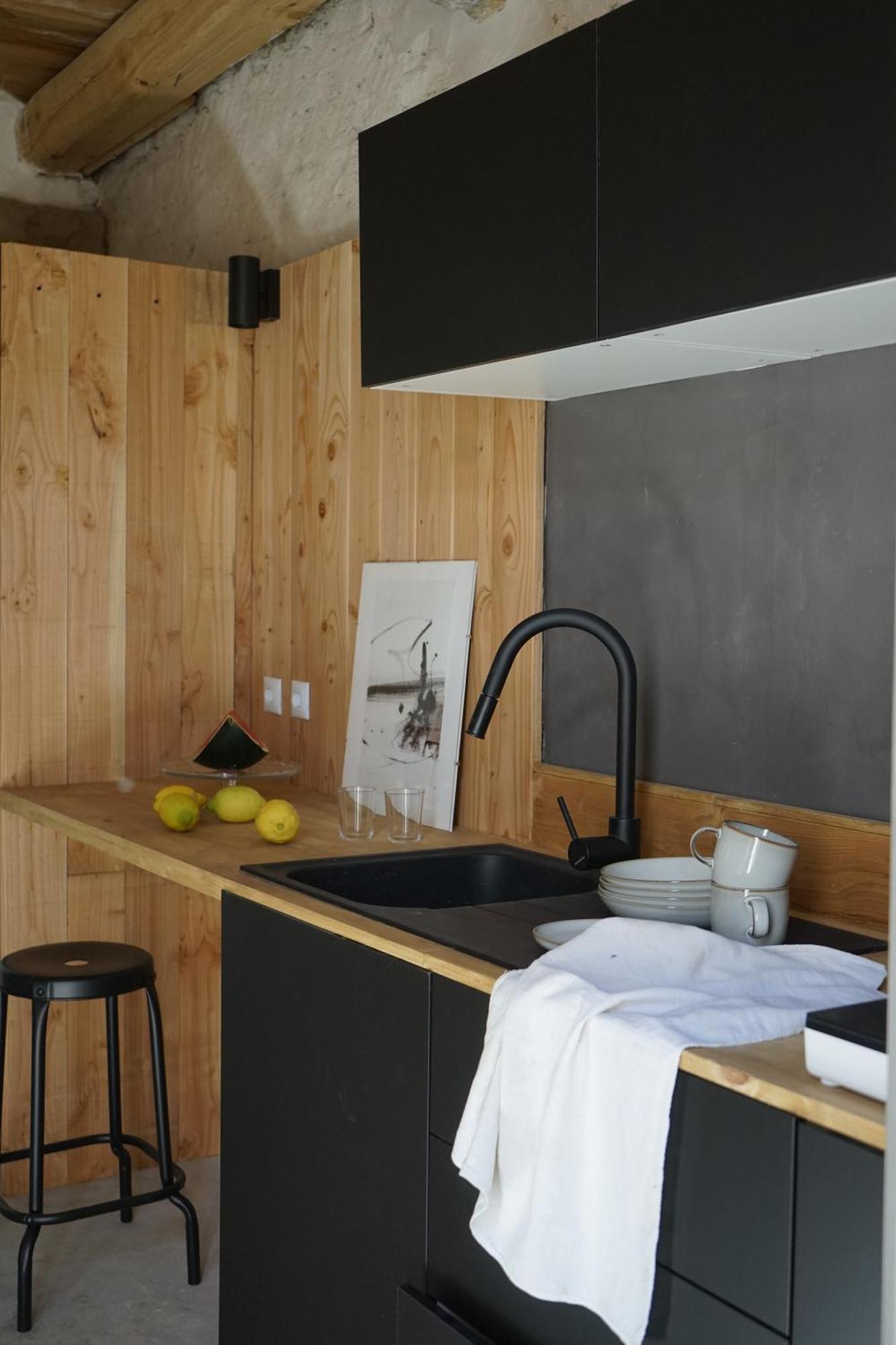 Can Tat, Loft In A Old Coach House Sant Jordi Desvalls Exterior photo